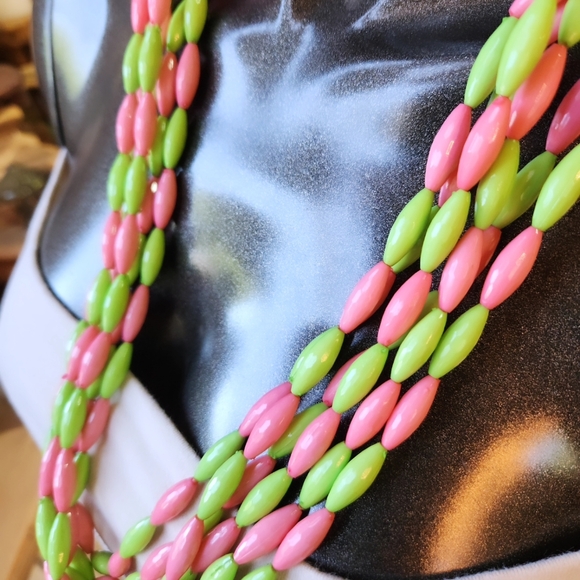 ππ Pretty in Pink and Green Statement Necklace with Earrings - Rounds - Picture 13 of 16